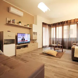 Eur Bright Spacious Terraced With Private Parking Only For Small Cars Rome